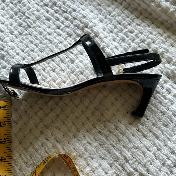 Delman  S9 scrappy patent leather  black sandal w/med heel Simple but elegant - Picture 9 of 9